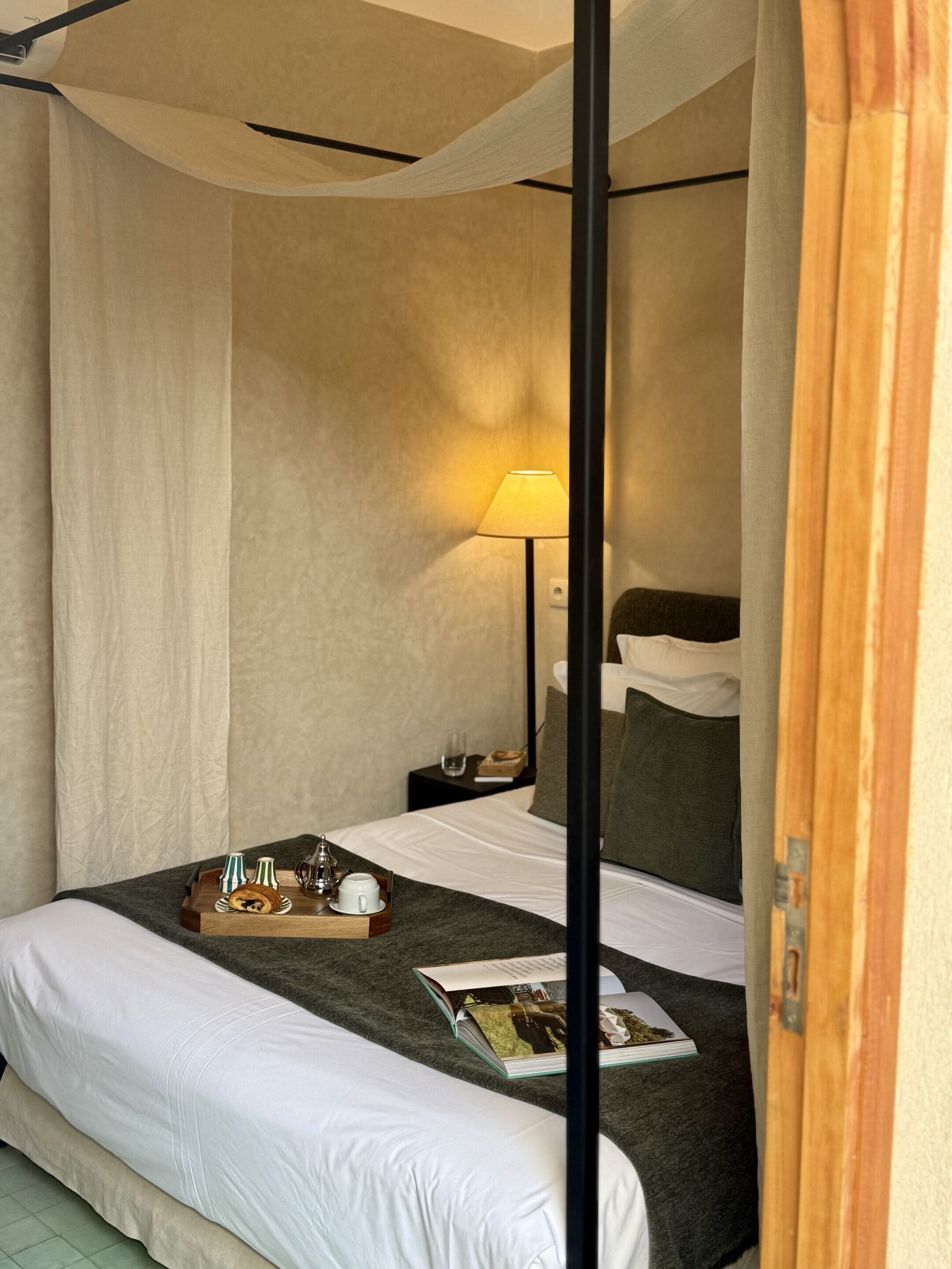 Romantisches Doppelzimmer, mit Bad (Zahia )