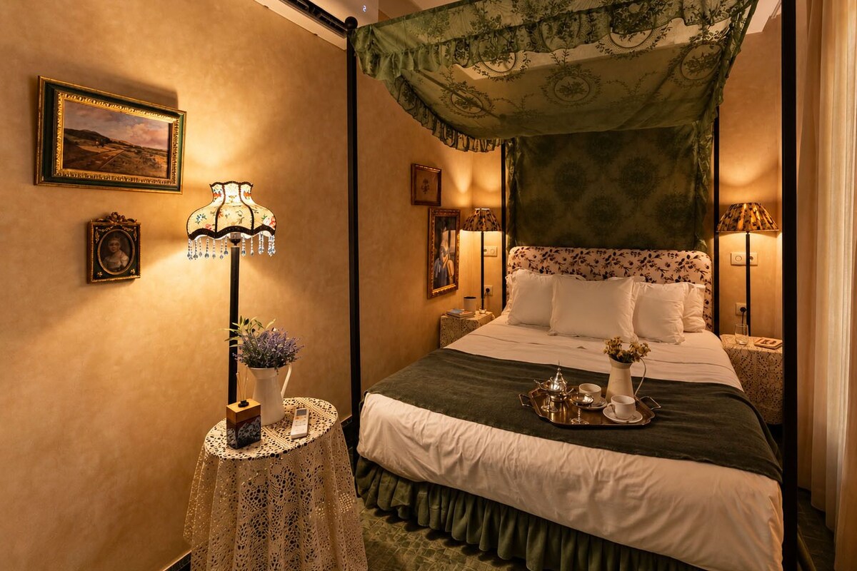 Romantic Double Room, Ensuite (Zahia ) | Premium bedding, in-room safe, cribs (free), WiFi (free)