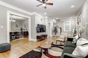 TV connectée, cheminée, baby-foot