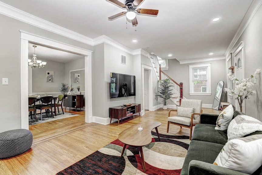 Hilltop Retreat W/ Pool, Games & Sunroom - Owings Mills, MD
