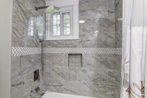 Shower, hair dryer, towels, soap - Hilltop Retreat w/ Pool, Games & Sunroom (Woodlawn)