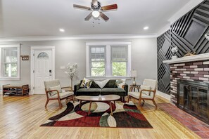 TV connectée, cheminée, baby-foot