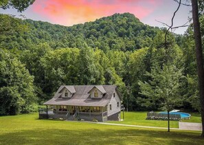 Exterior - Pool - Fire Pit - RV Parking - Movie Theater - Arcade - Family Friendly (Stanton)