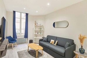 Living area - Spacious Studio Sacre Coeur/montmartre (Paris)