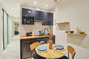 Appartement | Cuisine privée | Réfrigérateur, micro-ondes, cafetière/bouilloire, bouilloire électrique
