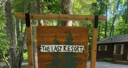 Cozy 2-bedroom Cottage on Chain of Lakes in Eagle River with AC, Dishwasher