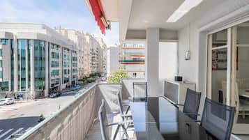 Apartment | Outdoor dining