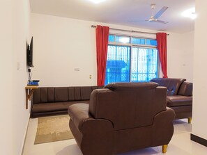 Apartment, 2 Bedrooms, Accessible, Ocean View | Living room