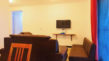 Apartment, 2 Bedrooms, Accessible, Ocean View | Living room