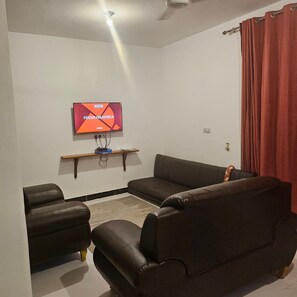 Apartment, 2 Bedrooms, Accessible, Ocean View | Living room
