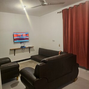 Apartment, 2 Bedrooms, Accessible, Ocean View | Living room