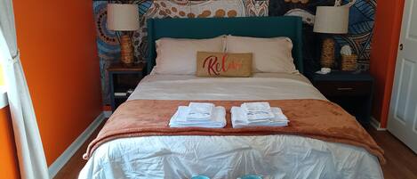 3 habitaciones, caja de seguridad en la habitación y escritorio