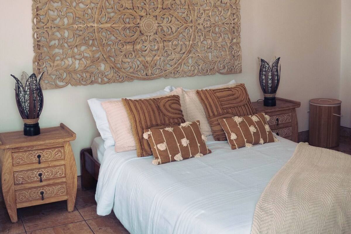 Suite Deluks, pemandangan laut | Seprai premium, selimut bulu angsa, dan tempat tidur Select Comfort