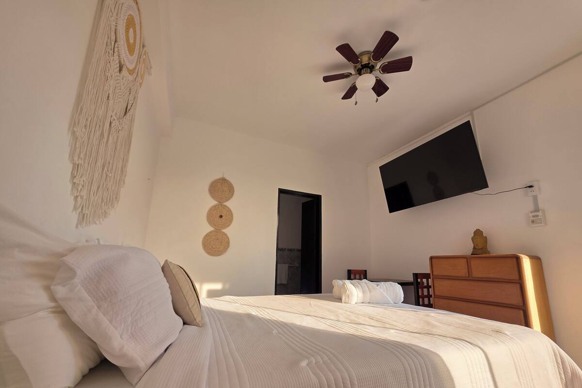 Seprai premium, selimut bulu angsa, dan tempat tidur Select Comfort