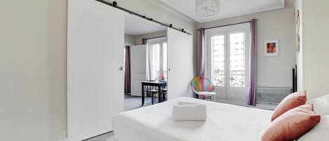 2 bedrooms, laptop workspace, iron/ironing board, bed sheets