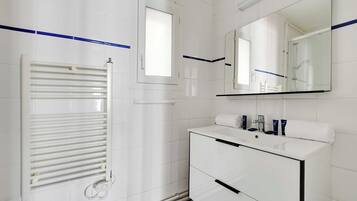 อพาร์ทเมนท์ | ห้องน้ำ | ไดร์เป่าผม, ผ้าเช็ดตัว