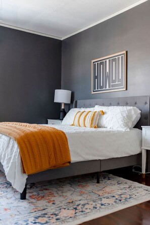 4 bedrooms, iron/ironing board, WiFi, bed sheets