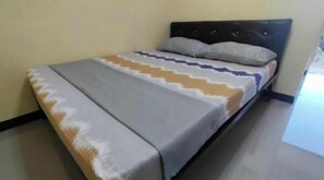 1 bedroom, bed sheets