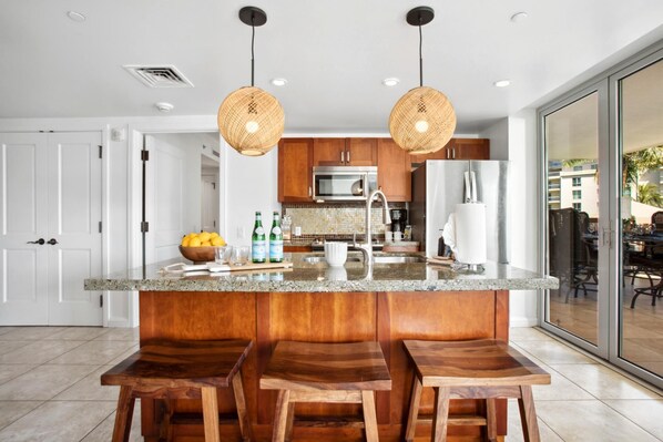 Condo (6 Bedrooms) | Private kitchen | Microwave, oven, dishwasher, coffee/tea maker