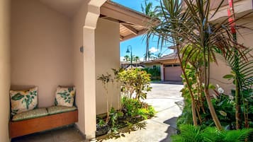 Condo (3 Bedrooms) | Property entrance