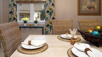 Condo (3 Bedrooms) | Dining