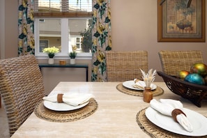 Condo (3 Bedrooms) | Khu ăn uống