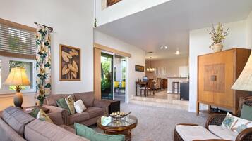 Condo (3 Bedrooms) | Living room | TV