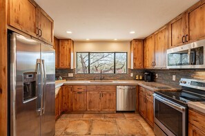 Refrigerador, microondas, horno, placa de cocina