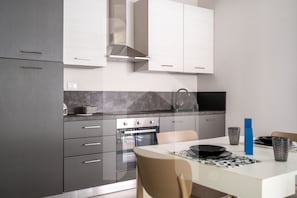 Fridge, oven, cookware/dishes/utensils
