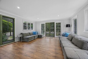 Smart TV, fireplace - Secluded Wine Country Cottage | MTB Amenities & Trails Nearby (Lidster)