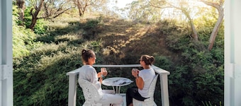 Secluded Wine Country Cottage perfect for groups, walk to nearest cellar door!