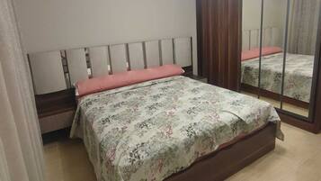 2 bedrooms, iron/ironing board, bed sheets