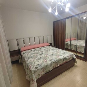 2 bedrooms, iron/ironing board, bed sheets