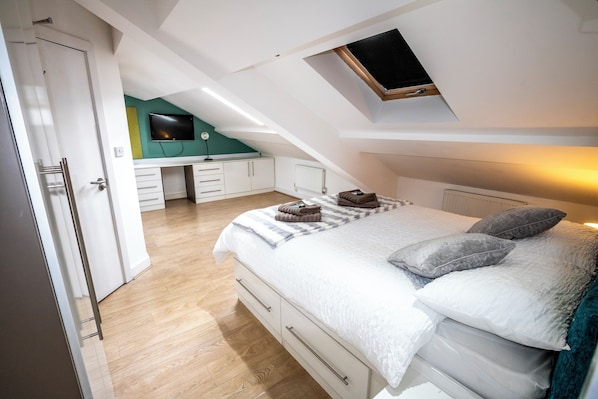 5 chambres, fer et planche à repasser, Wi-Fi, draps fournis