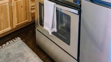 冰箱、微波炉、烤箱、炉灶