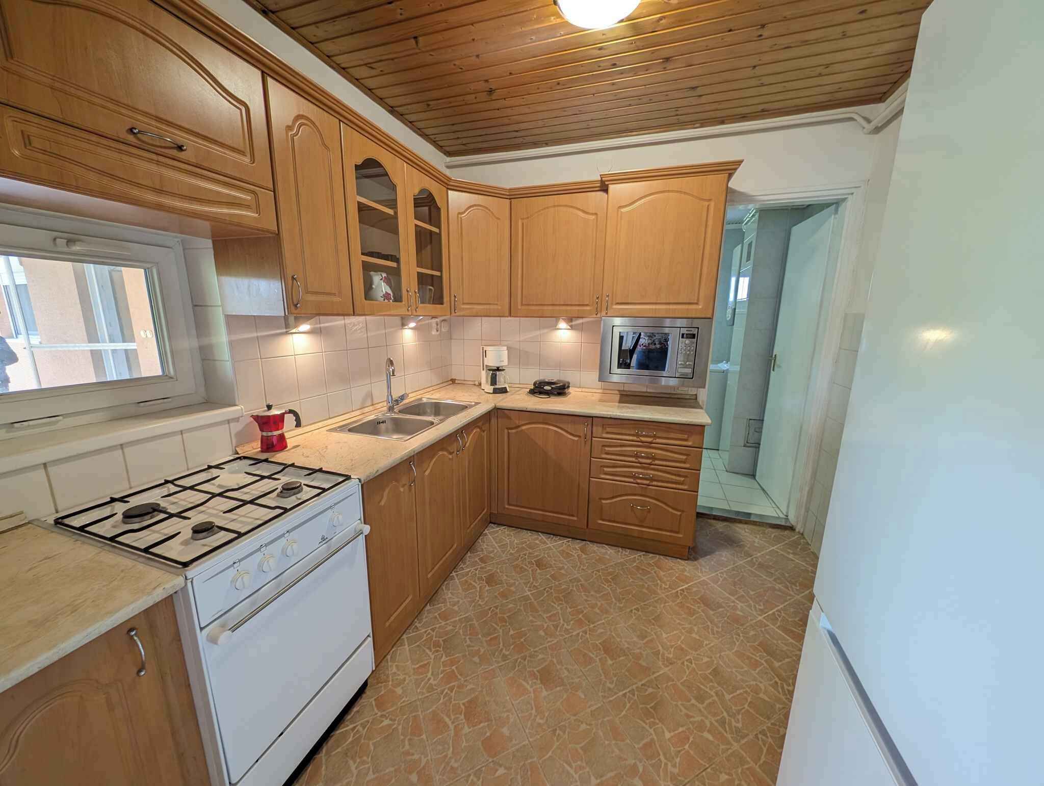 ثلاجة، ميكروويف، فرن، موقد طهي مسطح