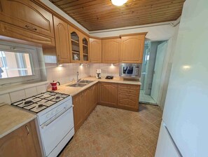 冰箱、微波炉、烤箱、炉灶