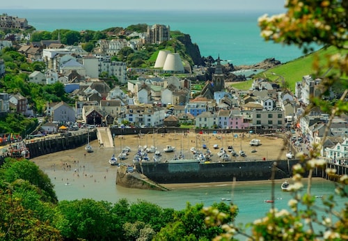 市中心小屋，可容纳八位客人，无需押金