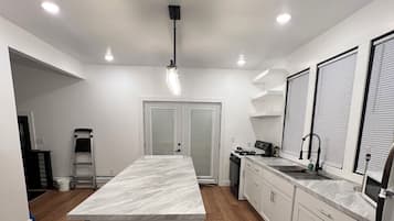 Een magnetron, een oven, een kookplaat