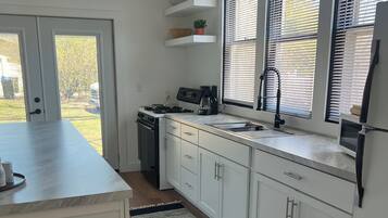 Micro-ondes, four, plaque de cuisson