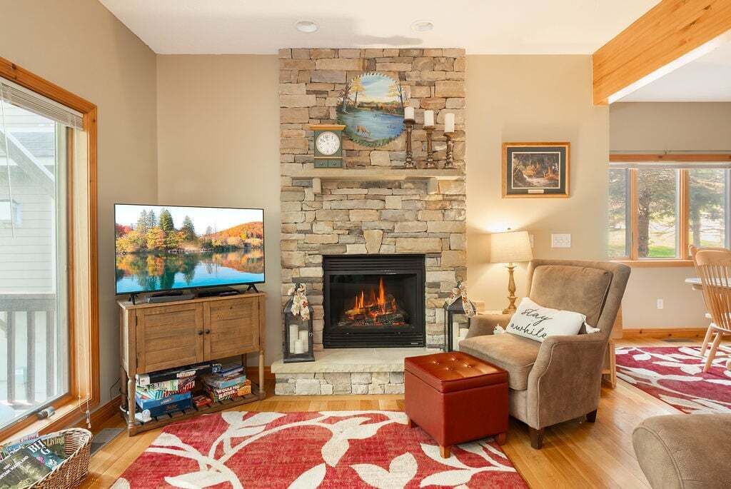 Smart TV, fireplace