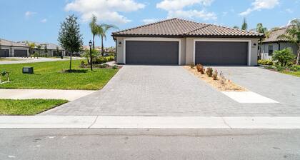 Welcome to Your Dream Condo in Lorraine Lakes – Lakewood Ranch, FL!