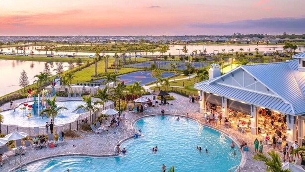 A resort with a large pool, water park, and dining area. - Dream Condo Lakewood Ranch with Pools & On Site Restaurant (Bradenton)