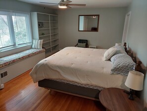 4 bedrooms, desk, free WiFi, bed sheets