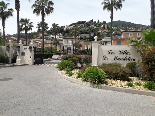 Mandelieu 06 Villa ideal for couples with children