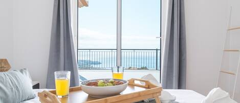 3 quartos, ferros/tábuas de passar roupa, berço de viagem