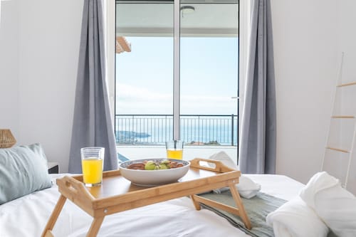 Palm Paradise by Atlantic Holiday