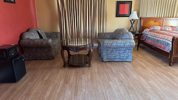Deluxe Double Room, 1 King Bed | Memory foam beds, iron/ironing board, free WiFi, bed sheets