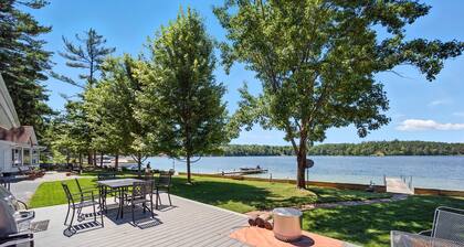 Sliver of Paradise: Lakefront Cottage-5 Min to Sturgeon River.