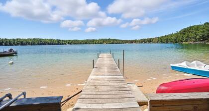 Sliver of Paradise - Autumn Colors & Lakefront Comfort Await
